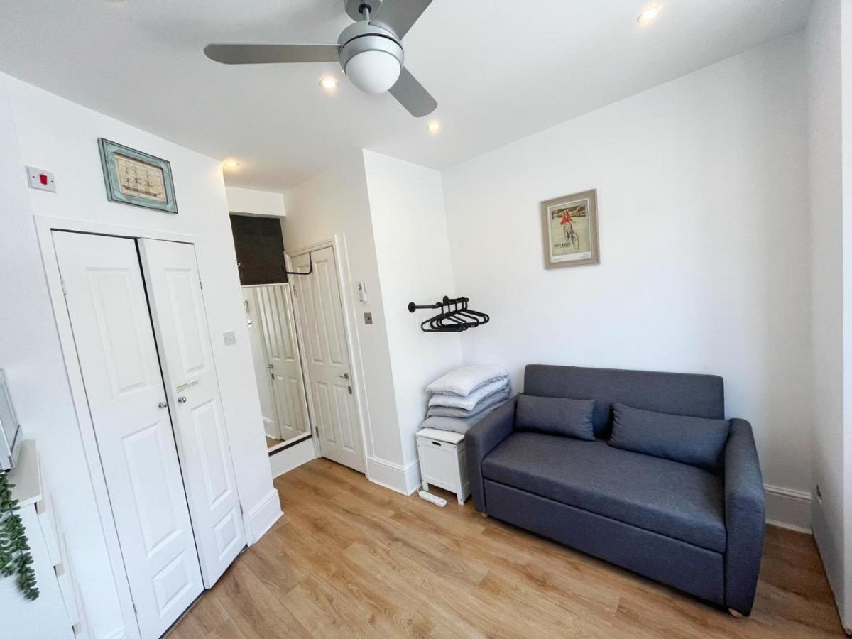 Renovated Small Self Contained Studio Appartement *